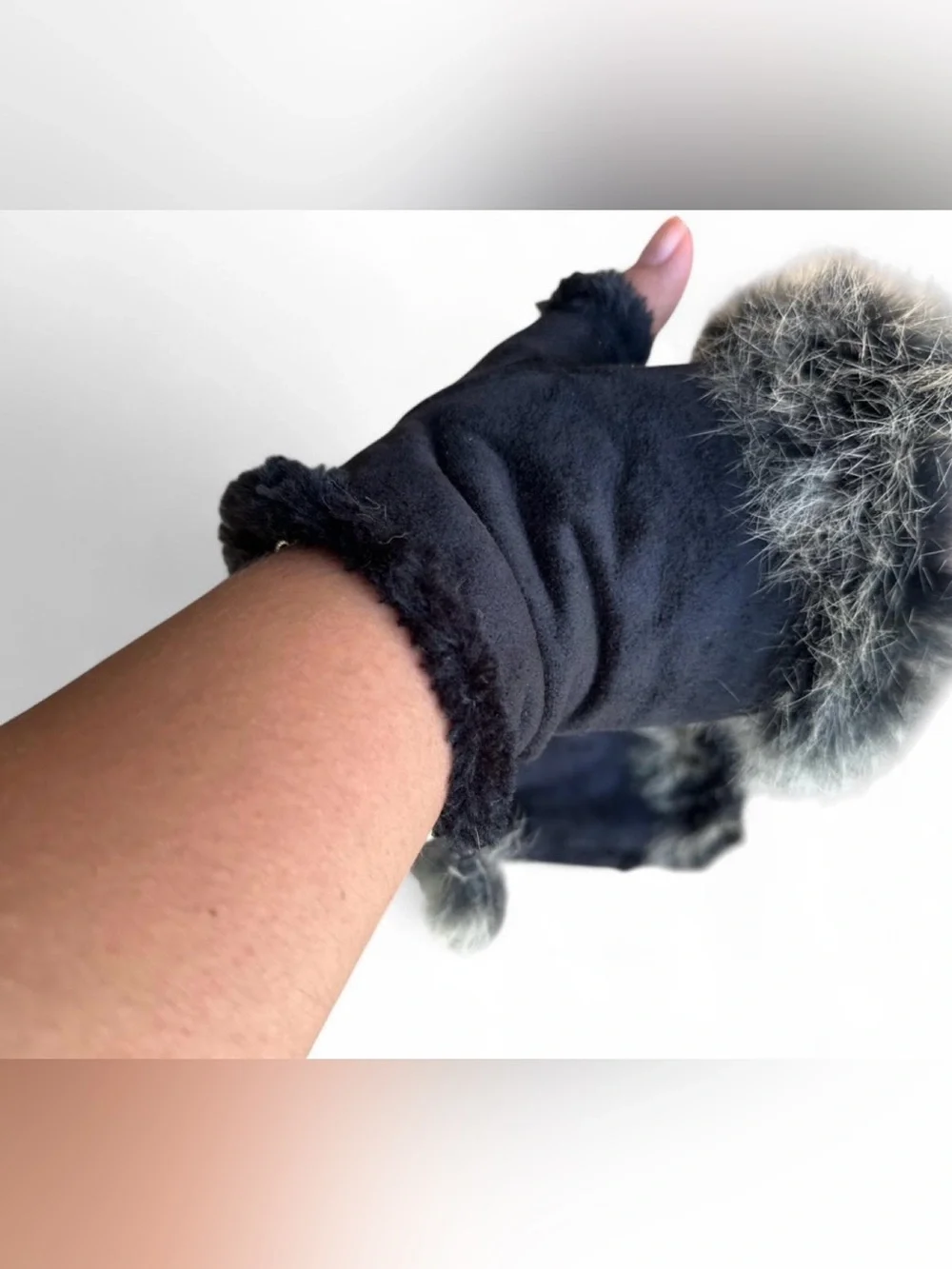 Y2K Black Faux Fur Trim Fingerless Mittens – Goth Grunge 🖤 Punk ATL 2000s Vtg